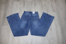 Load image into Gallery viewer, Nahima Jeans
