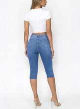 Load image into Gallery viewer, Naomi Capri Jeans
