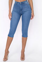 Load image into Gallery viewer, Naomi Capri Jeans