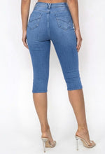 Load image into Gallery viewer, Naomi Capri Jeans